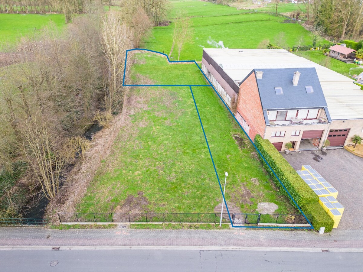 Gunstig gelegen bouwgrond voor HOB te Erondegem 