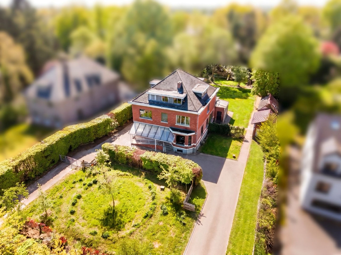 Uniek karakterpand met bijgebouw op toplocatie in Koningshof – Schoten 