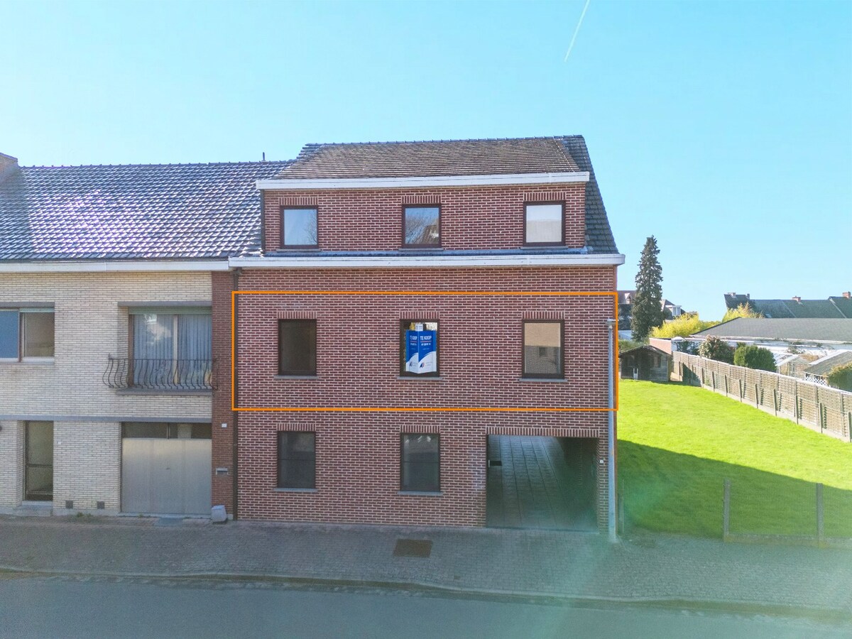 Leuk appartement met groot terras en garage nabij centrum Zottegem 