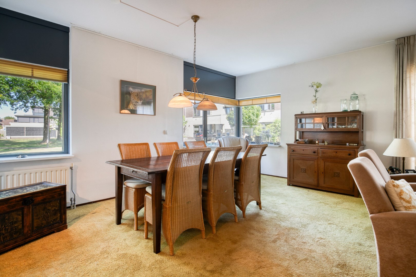 Royale 3 kamer benedenwoning met 2 slaapkamers, ruim terras en is gelegen op eigen grond. 