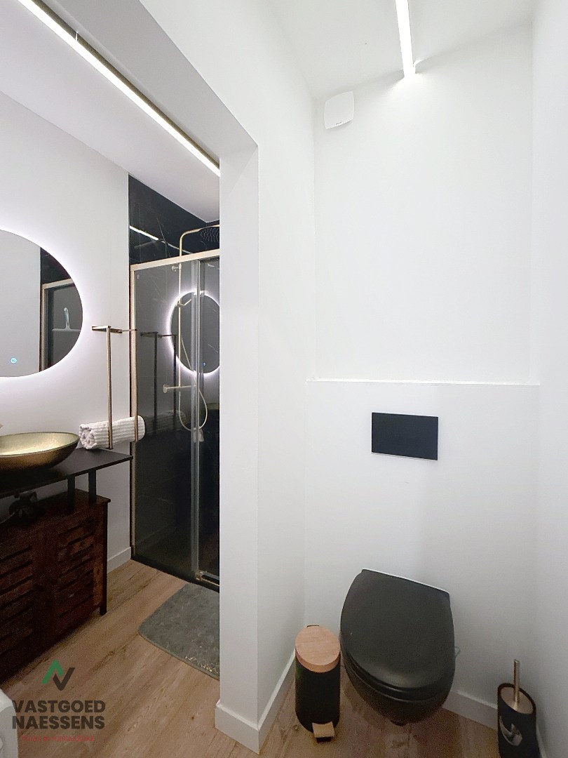 GERENOVEERDE STUDIO MET ZIJDELINGS ZICHT OP ZEE 