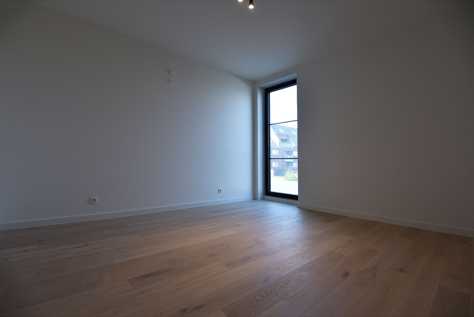 Nieuwbouwappartement met 2 slpks, autostaanplaats en terras te Maldegem centrum 