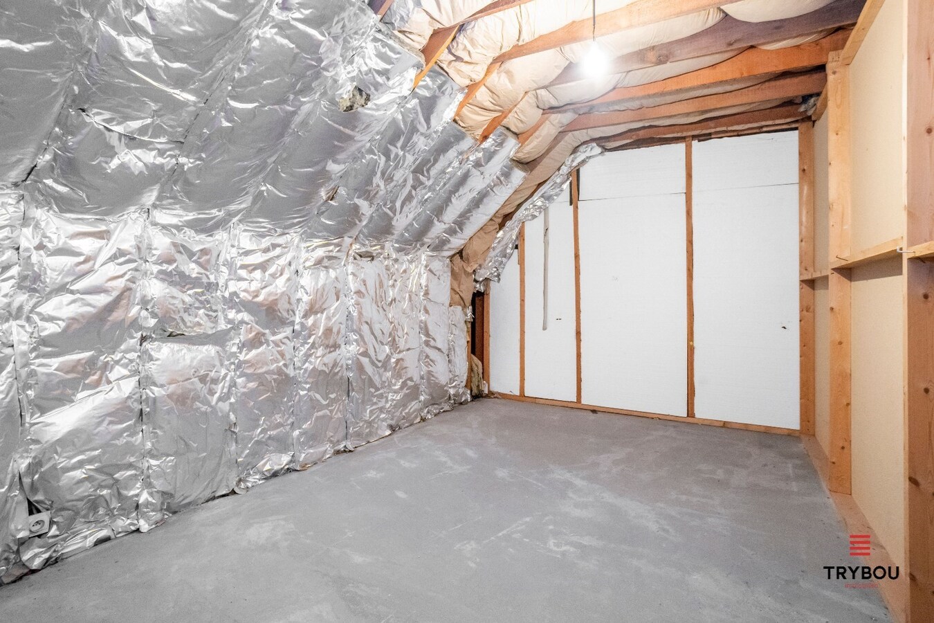 Statige villa, met enorm veel mogelijkheden, te koop in centrum Houthulst. 