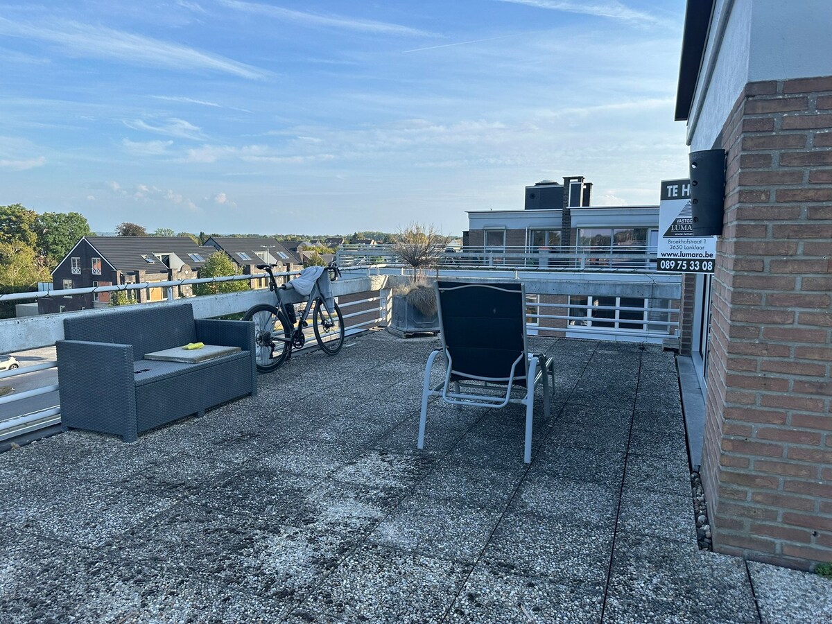 Lichtrijk appartement met 70m² terras 