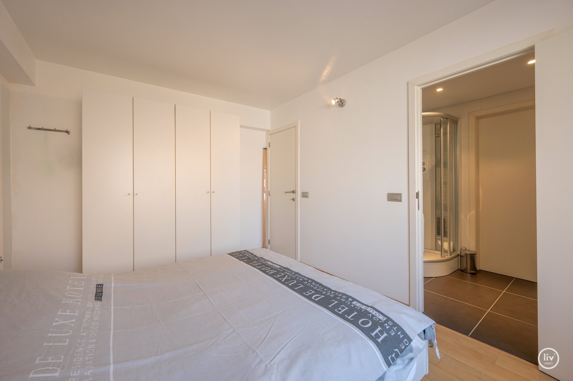 Instapklaar 2-slaapkamerappartement  gelegen te Piers de Raveschootlaan, vlakbij de Lippenslaan. 