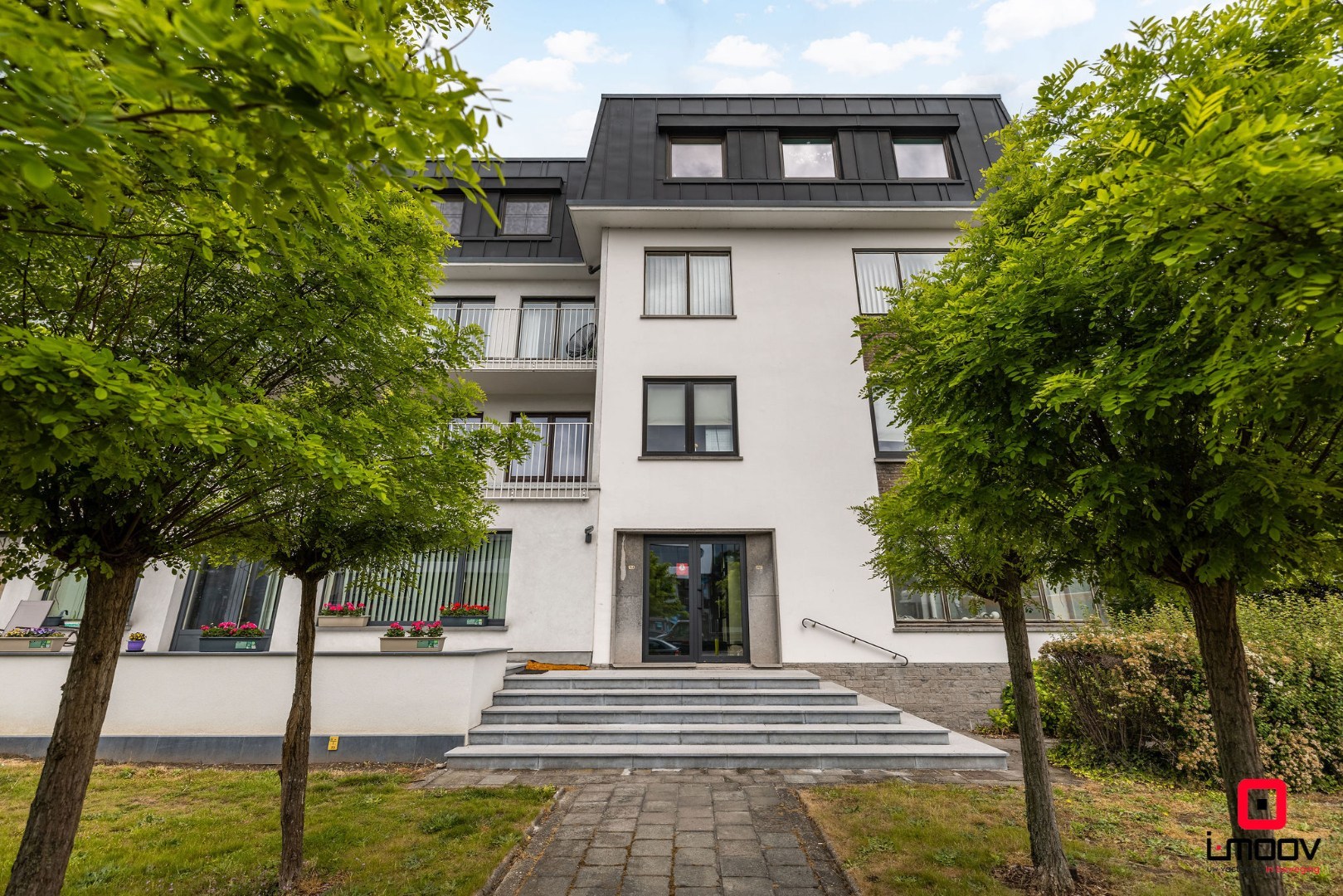 Ruim en lichtrijk appartement met terras en garage op topligging te Sint-Denijs-Westrem 