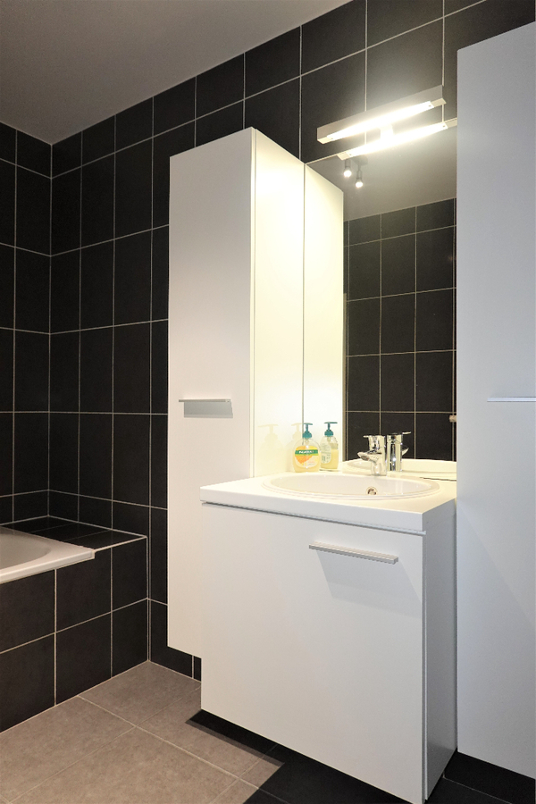 Appartement met autostaanplaats, fietsenberging en terras 