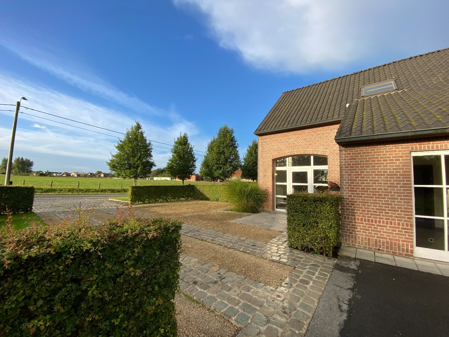 Instapklare polyvalente ruimte van 90 m² in loft-stijl op een groene locatie! 