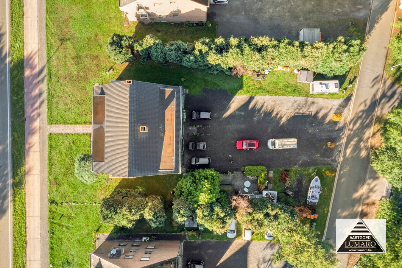 Gelijkvloers appartement met 3 slaapkamers, en ruime garage 