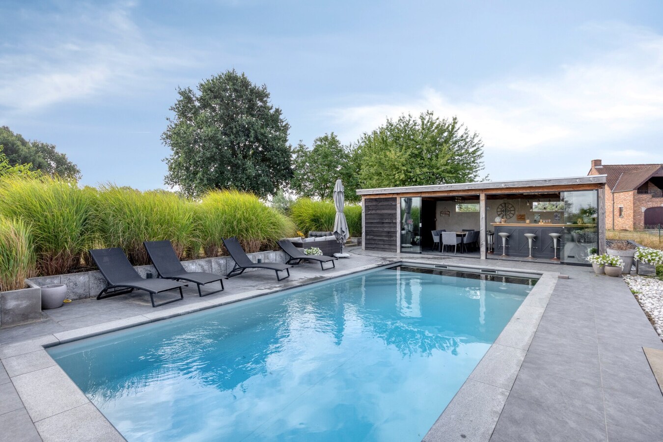 Exclusieve VILLA met zwembad en poolhouse te Piétrain - PEB energielabel B 