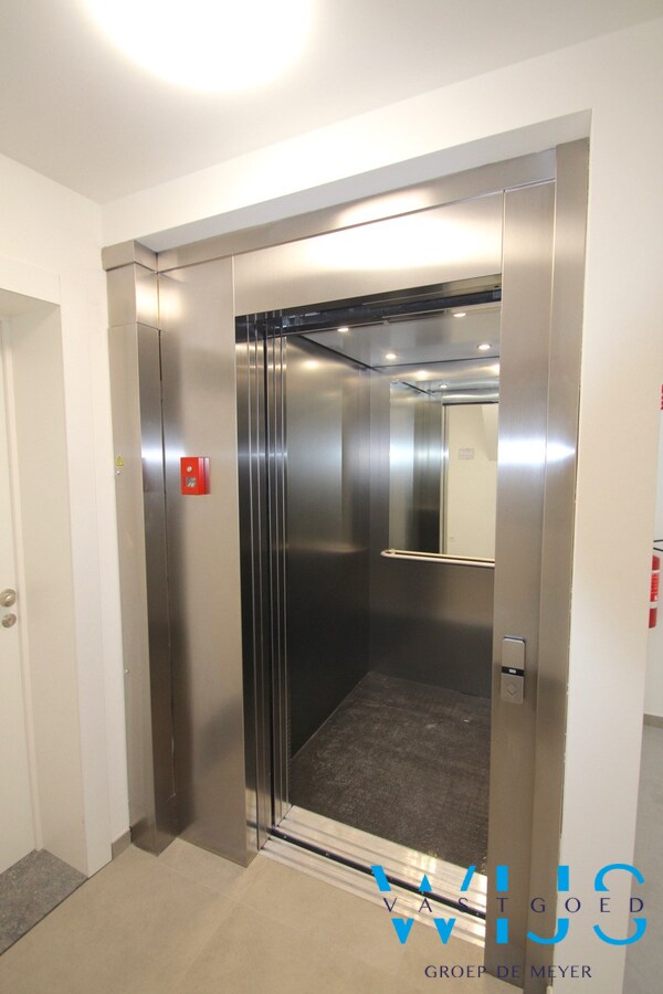 Instapklaar tweeslaapkamer appartement met 2 terrassen te Kluizen ! 