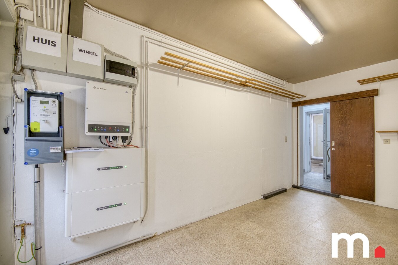 Lichtrijk instapklare woning EPC C  te Roeselare met 3 slaapkamers, zonnepanelen, Garage en praktijk! 