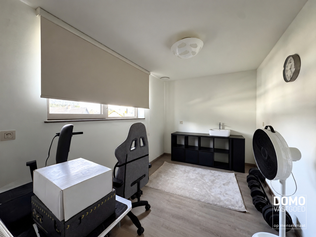 MODERNE WONING MET 3 SLAAPKAMERS, PRAKTIJKRUIMTE EN TUIN TE HUUR IN KERMT! 