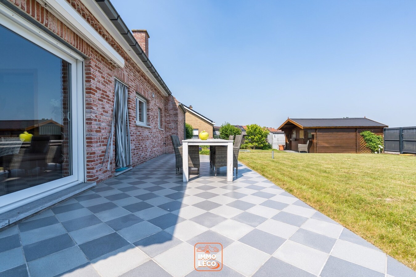 Villa « semi plain-pied » idéalement située avec 4 chambres, jardin, garage et parking, COUP DE CŒUR ABSOLU ! 