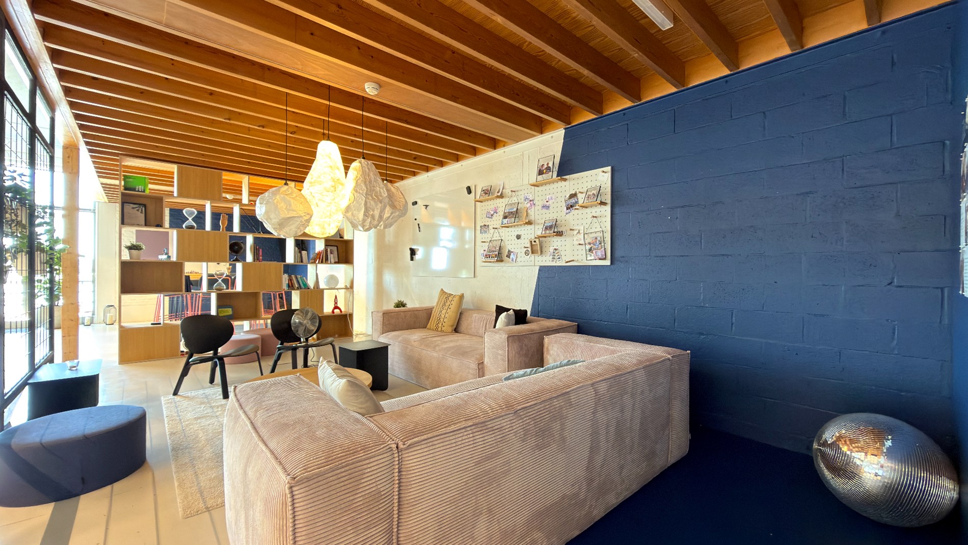 Gerenoveerde loftkantoren te huur in Hangar 26 in Antwerpen