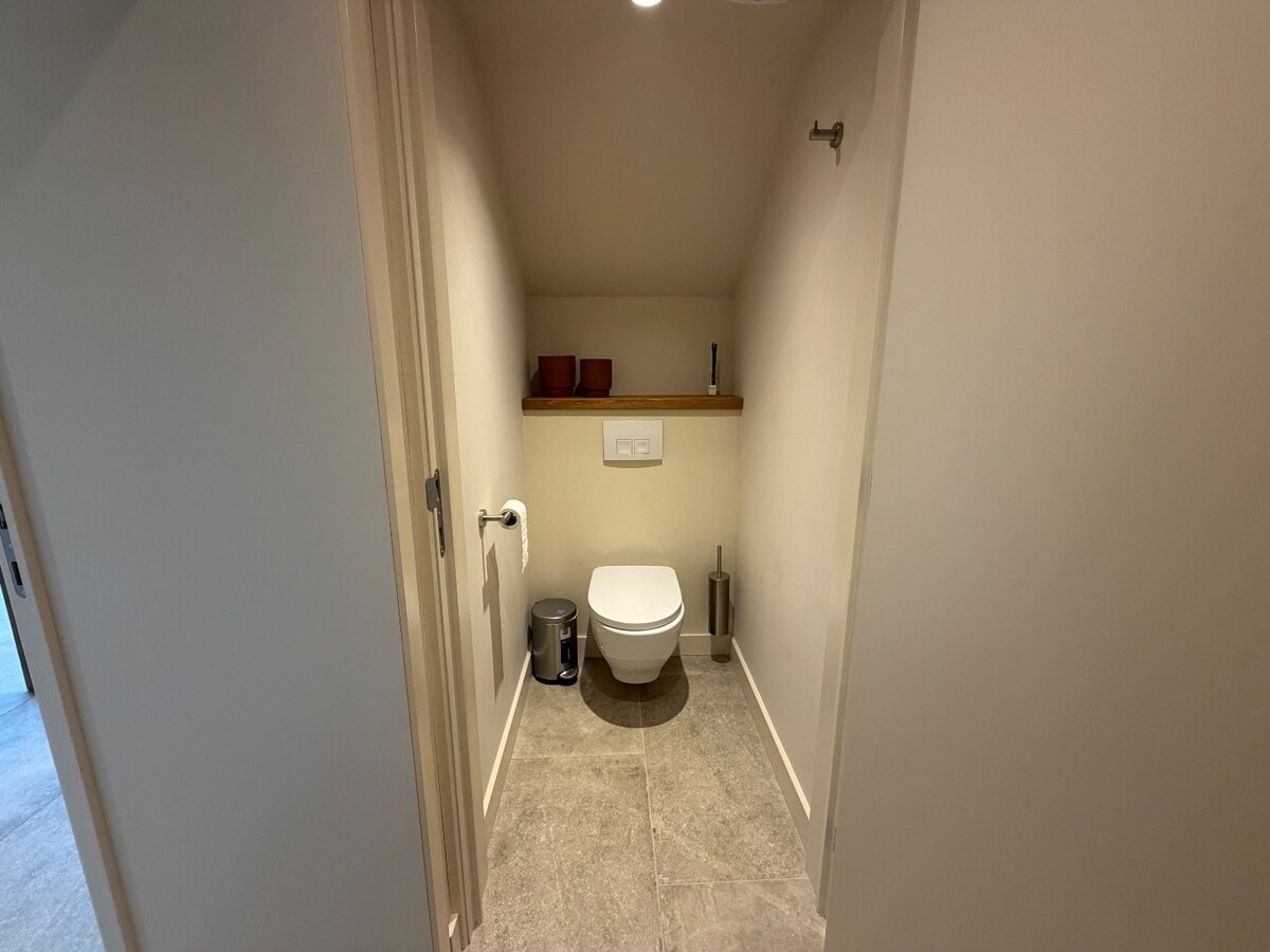 Multifunctioneel commercieel pand op toplocatie. 