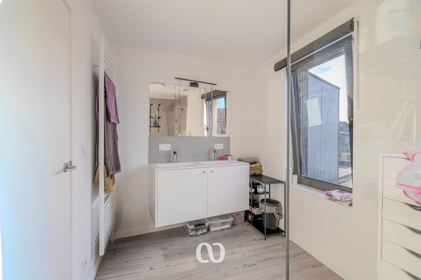 Volledig gerenoveerde woning met 3slpk en mooie tuin 