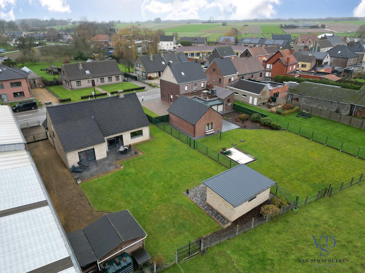 Tijdloze vrijstaande villa op ruim perceel 