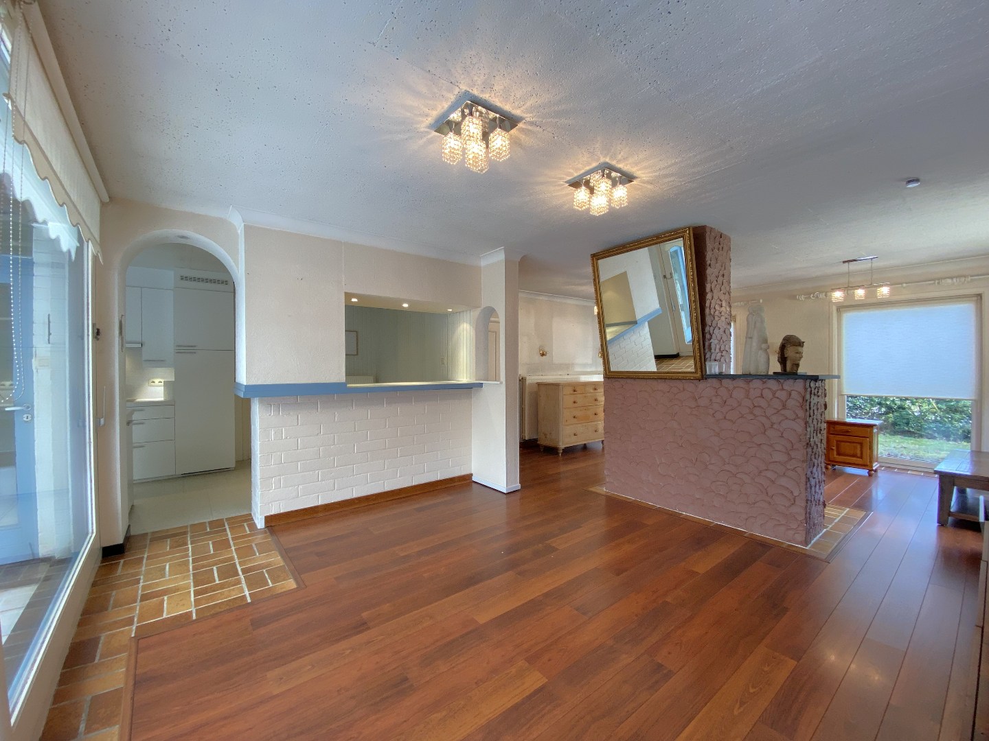 Residentieel gelegen woning met tuin en garage op toplocatie in Waregem! 