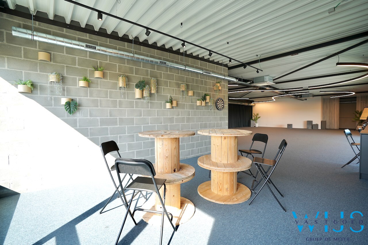 UNIEKE kantoorruimte (boven KLAAR) te Assenede ! 