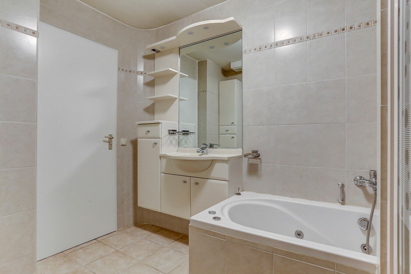 Vrijstaande semi-bungalow 