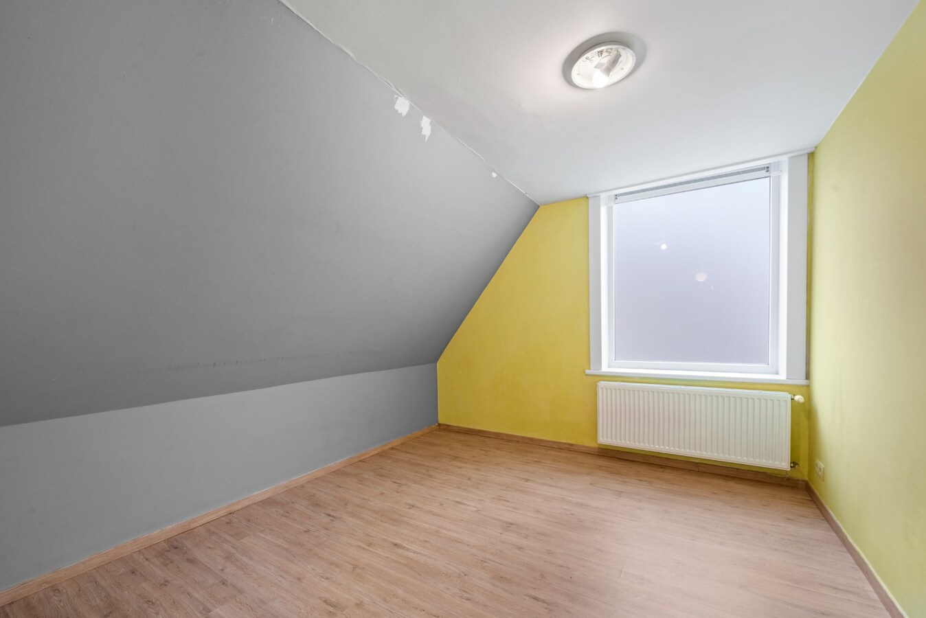 Uitstekend gelegen opbrengsteigendom op de Grote Markt van Diksmuide 