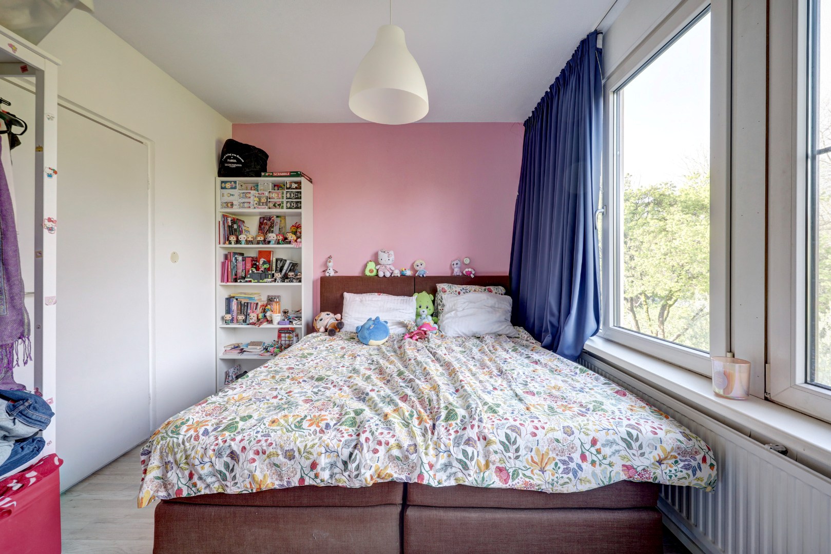 Woon-aanbieding 2 voor de prijs van één! Verrassend ruime 5-kamer woning, zonnige achtertuin, 2 keukens, 2 badkamers, parkeergelegenheid voor de deur.. 