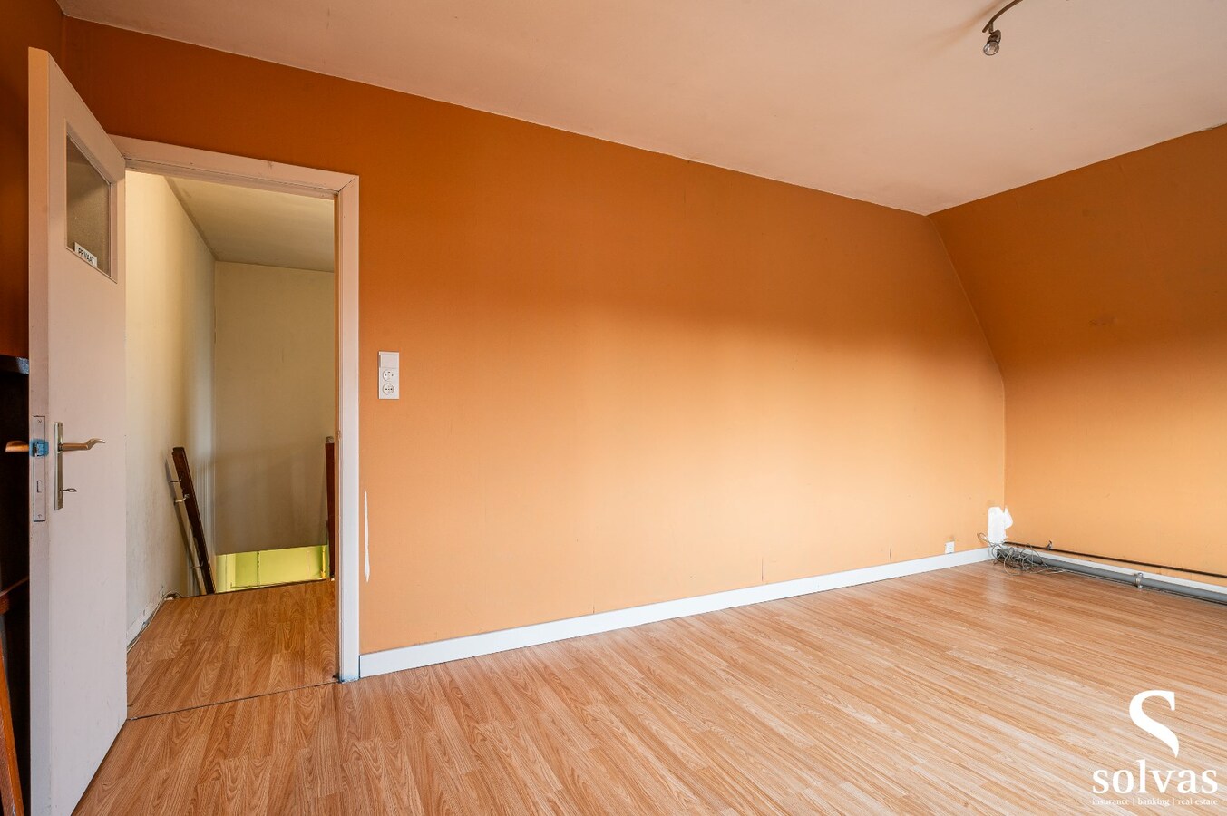 Handelswoning aan de N9 te Lovendegem! 