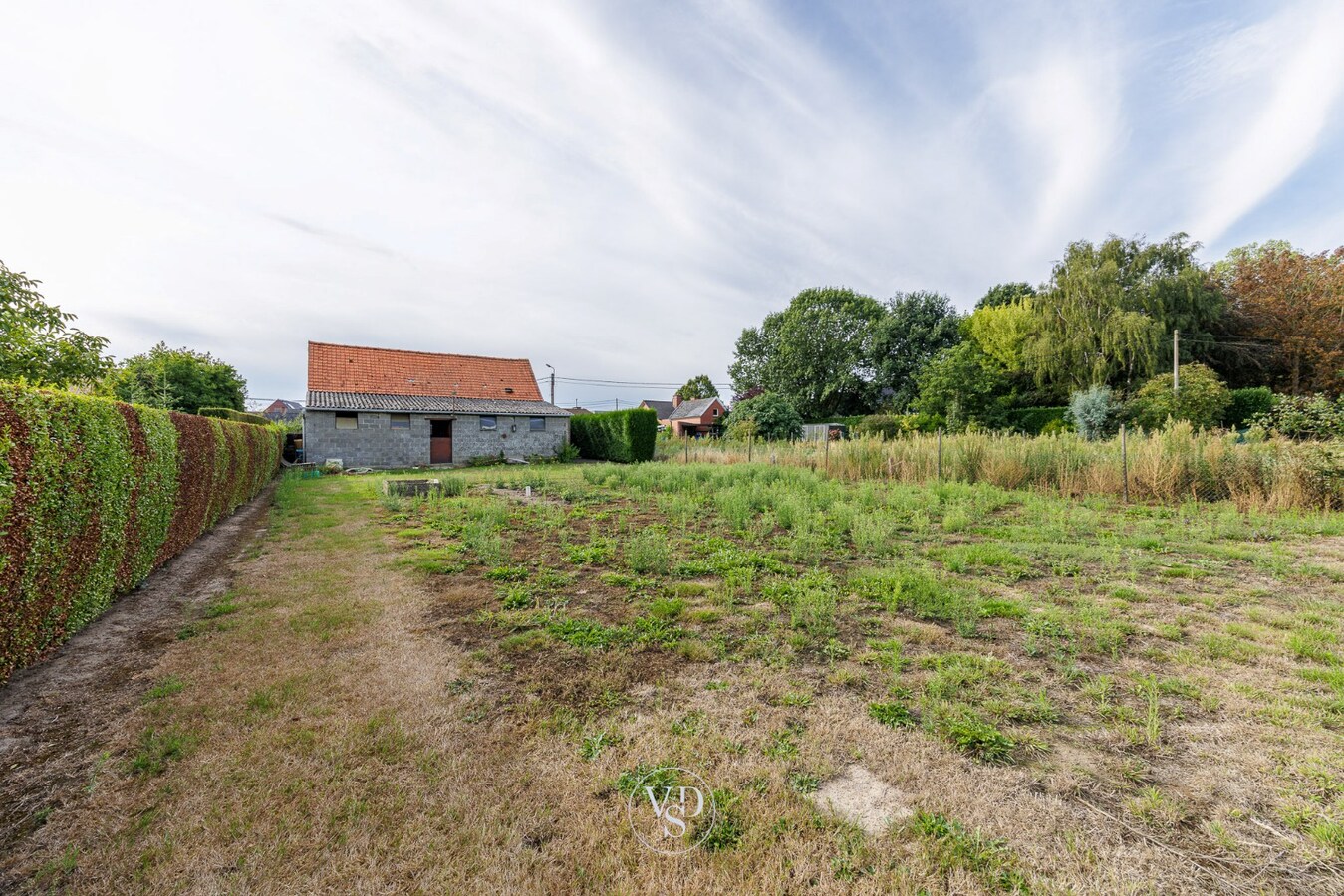 Landelijke woning - te renoveren. 