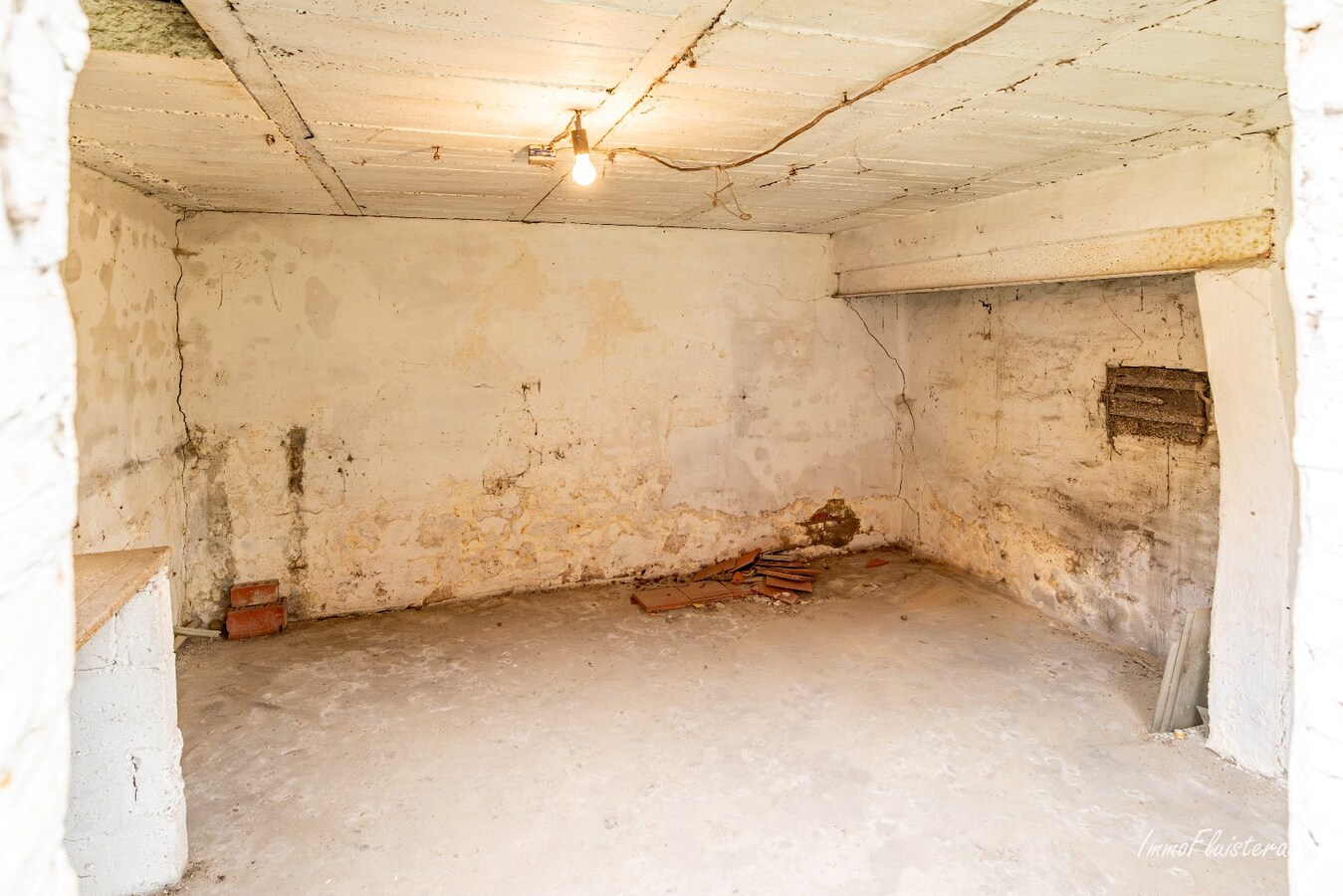 Te renoveren woning met bijgebouw en weiland op ca. 4813 m² 