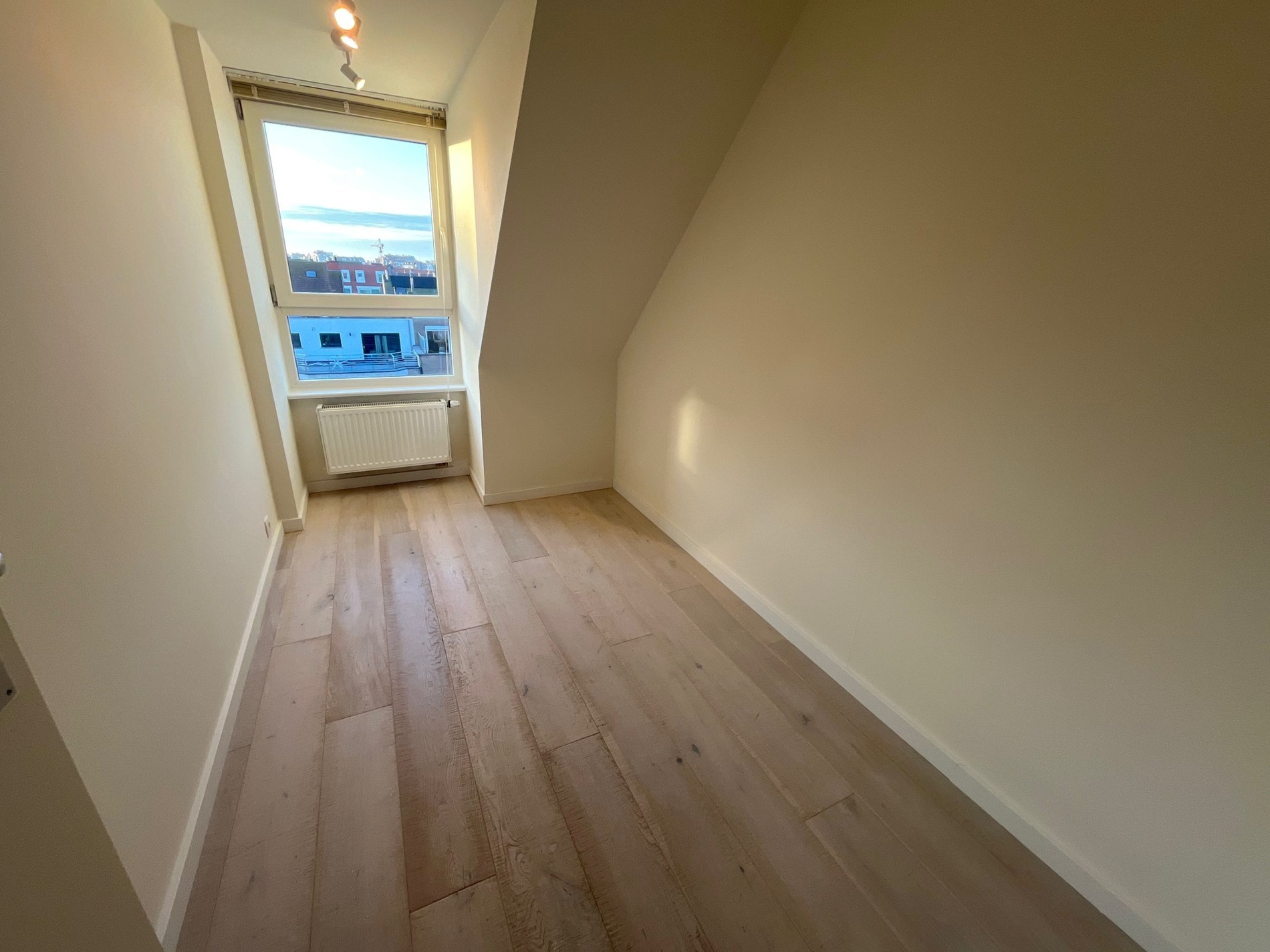 Appartement en duplex récent non meublé avec balcon orienté sud. 