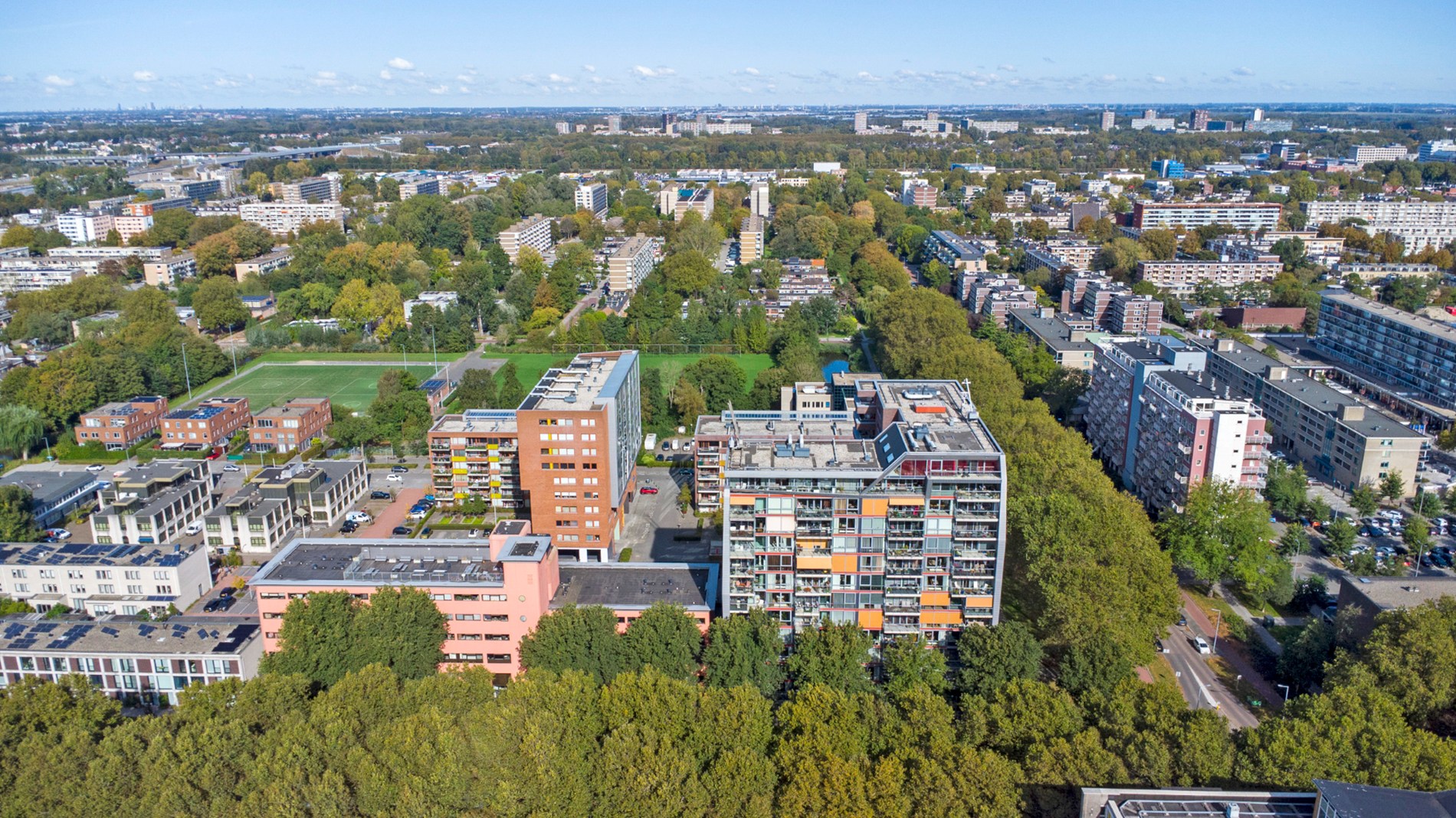Op zoek naar meer dan 100 m² woonplezier met uitzicht en nabij Prinsenpark? 