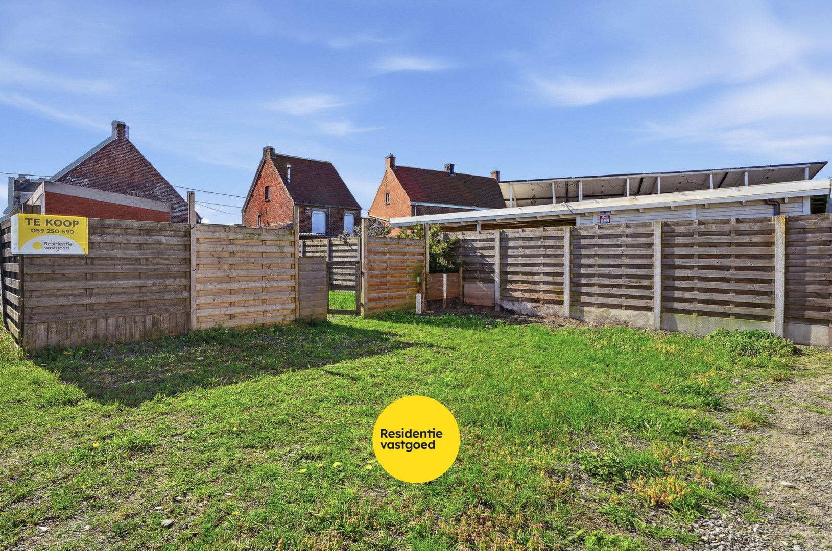 Te renoveren hoekwoning met 3 slaapkamers, tuin en centrale ligging in Ichtegem 