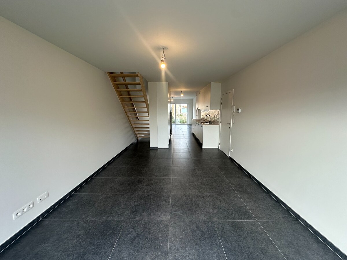 Ruim duplex-appartement met 3 slaapkamers en tuin te Werken 