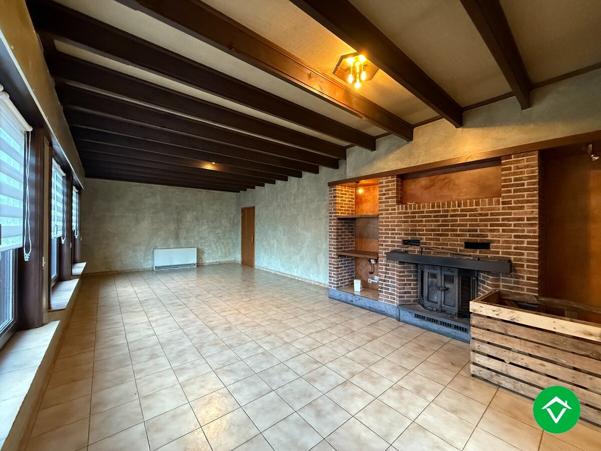 Rustig gelegen halfopen bebouwing met 3 slaapkamers, tuin en garage met uitweg! 