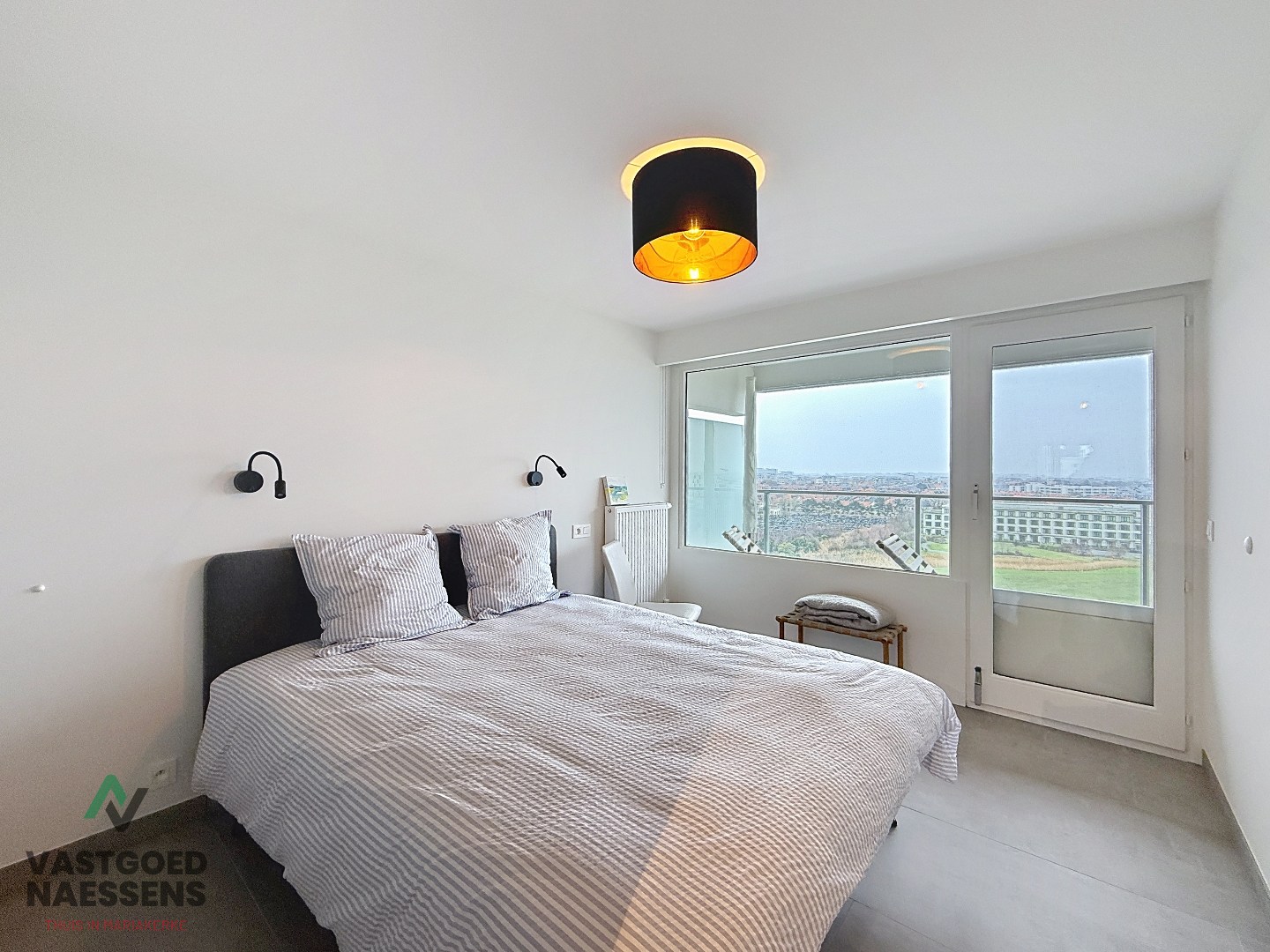 Magnifique appartement rénové de 2 chambres avec vue panoramique. 