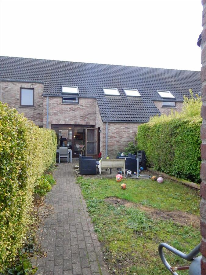 Gezellige rijwoning met tuin en een dubbele garage 