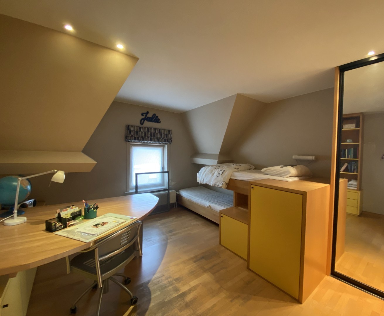 Multifunctioneel handelspand met luxueuze woonst op centrumligging in Sint-Eloois-Vijve! 