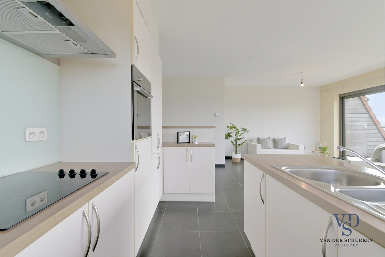 Lichtrijk appartement mét ondergrondse garage en berging. 