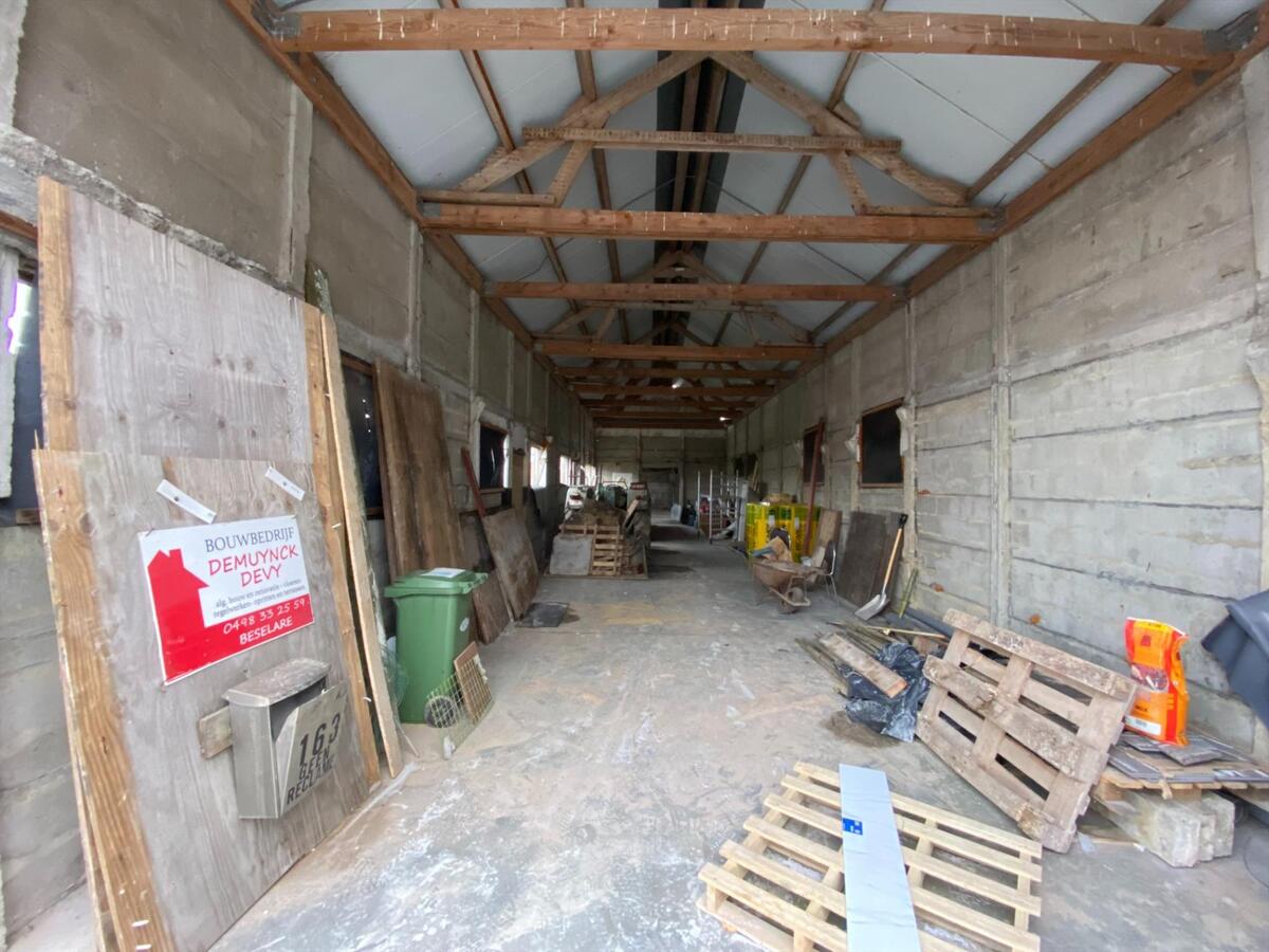 Ruime, energiezuinige nieuwbouwwoning met loods te Brielen 