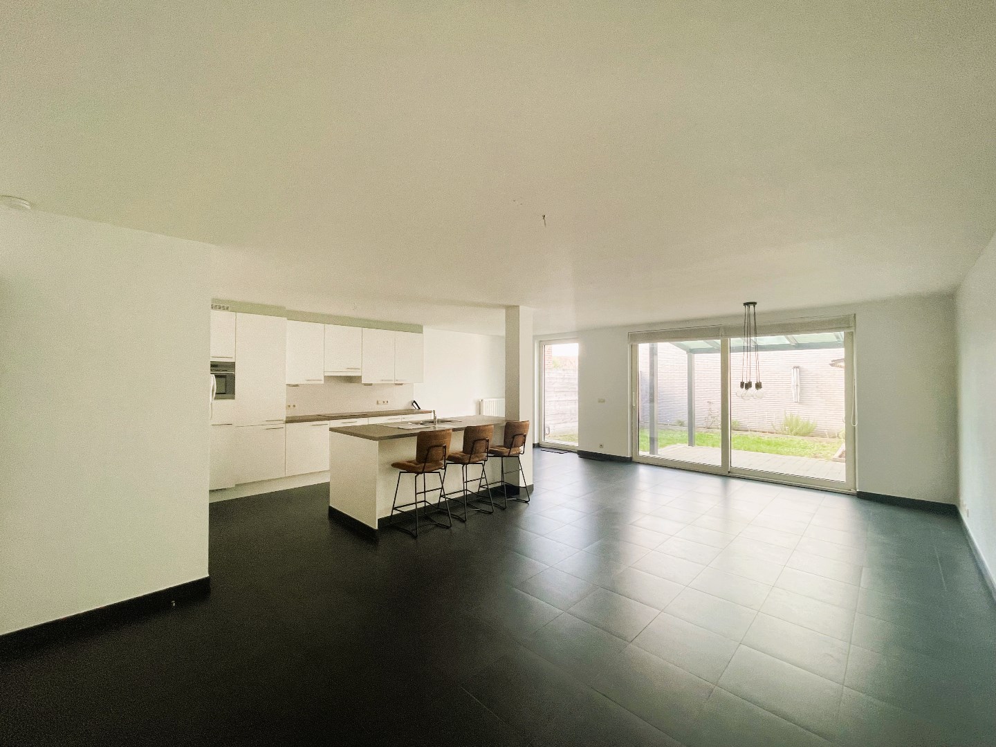 Gelijkvloers appartement met 2 slaapkamers en aangename tuin 