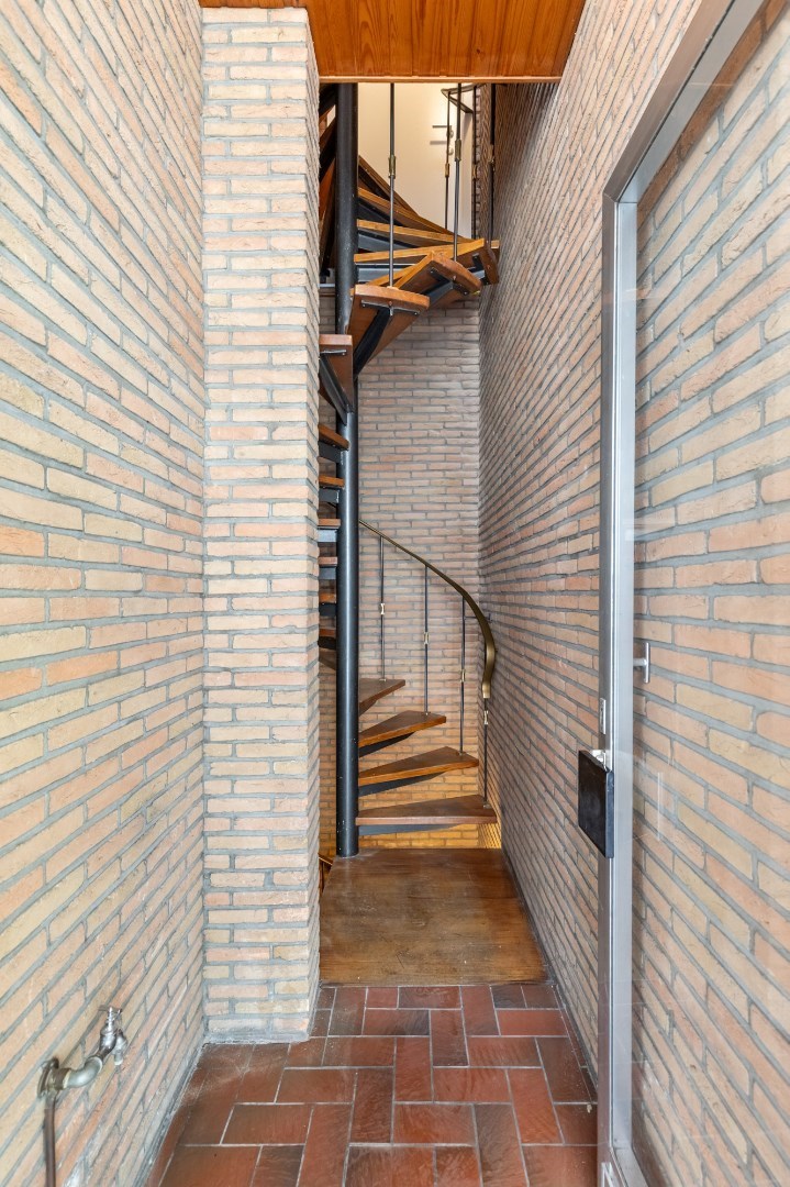 inkomhal appartementen en kelder