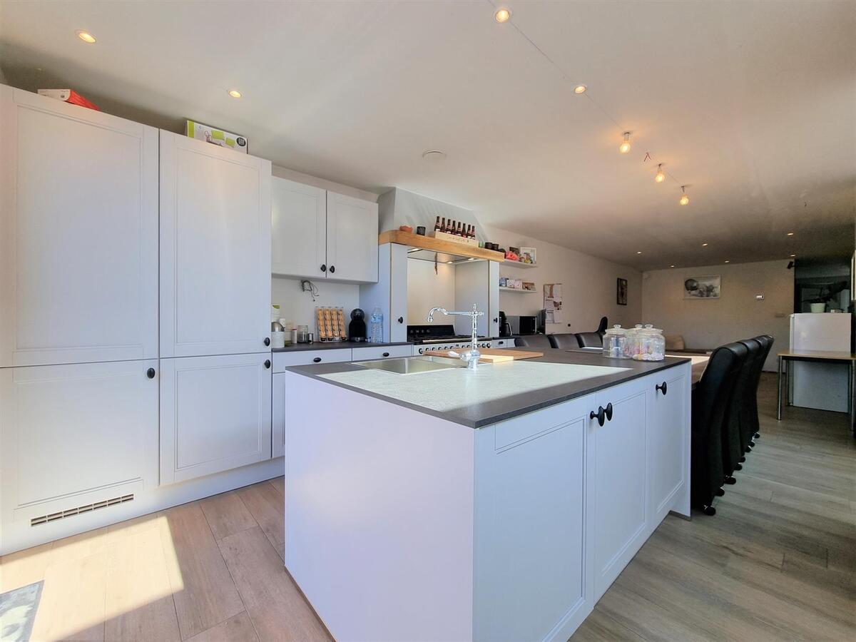 Knap gerenoveerde woning met grote tuin en oprit - Dudzele 