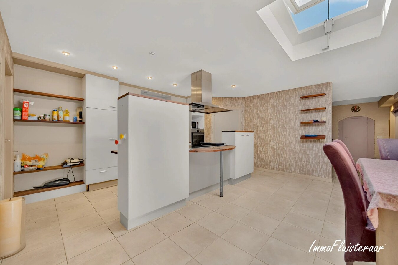 Unieke hippische accommodatie met 5 appartementen/studio’s op ruim 2,5 ha te Amougies (Henegouwen) 