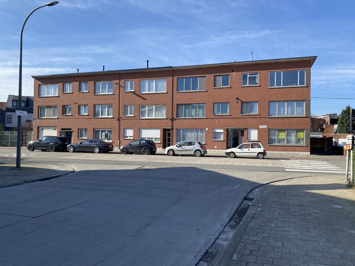 8 instapklare appartementen met 2/3 slaapkamers en 10 garages 