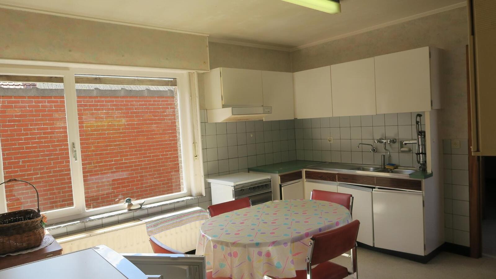Degelijke open woning op ruim perceel van 843m² 