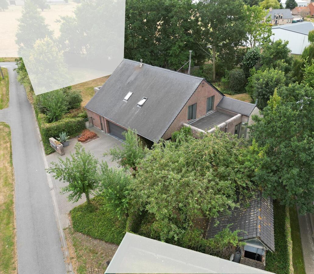 Zéér rustig gelegen woning met 5 slaapkamers en kantoorruimte te Kortemark 