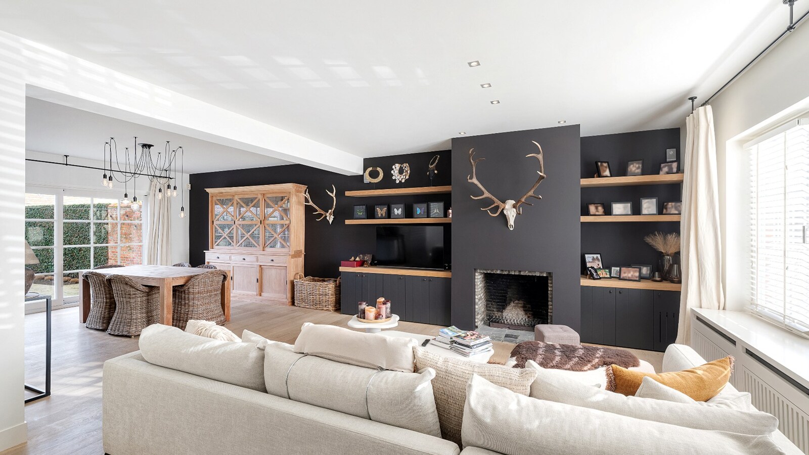 Instapklare en energiezuinige statige woning met tuin in rustige woonwijk te Knokke-Heist 