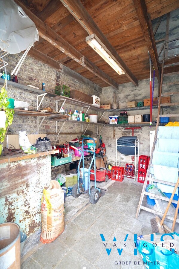 Stevig woonhuis aan de rand van het centrum van Sleidinge 