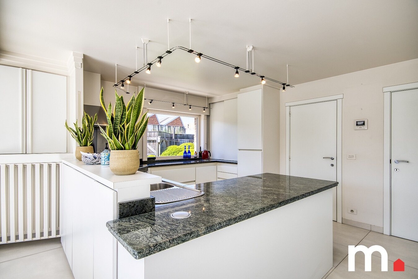 Unieke instapklare Villa te Emelgem op 621m² op TOPligging ! 